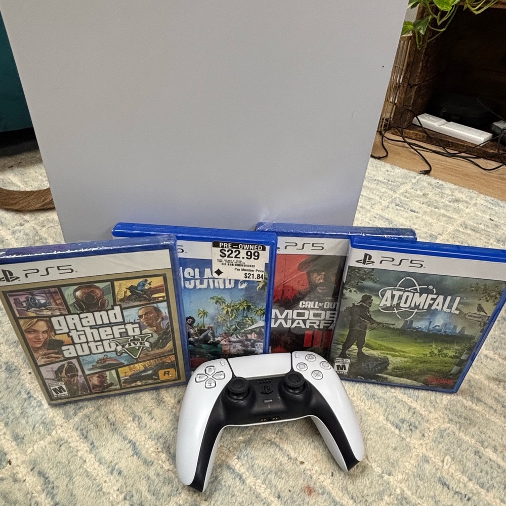 (Barely Used) Sony PS5 Disc Version w/ Controller